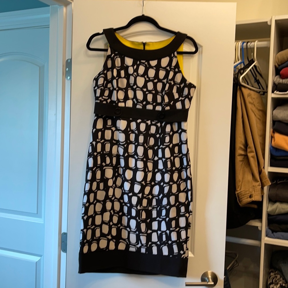 Women’s sleeveless dress. Size 8.